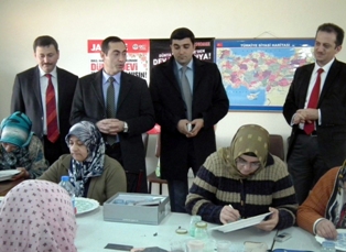 Sarayönü'nde çinicilik kursları devam ediyor