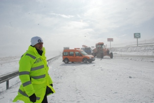 Kara ve hava ulaşımı felç