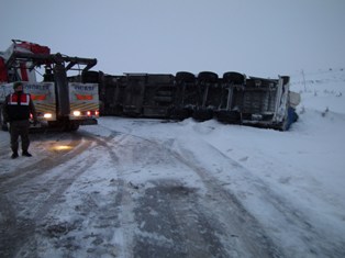 Sarayönü'nde tır, araca çarptı: 1 ölü