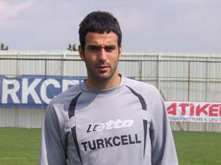 Burak Özsaraç futbolu bıraktı