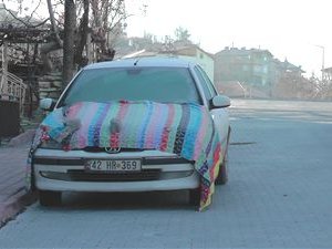 Sürücülerden soğuklara kilimli önlem