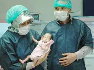 860 gramlık parmak bebek 8 kilo oldu