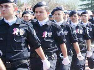 80 polis meslekten men edildi