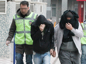 Hırsızların üzerinden kaşar peyniri çıktı