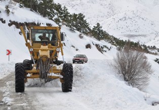 Köy yolları temizleniyor