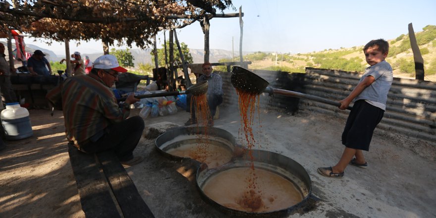 İki asırlık fırınlar ‘pekmez’ için yakıldı