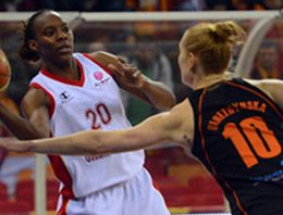 Galatasaray Fransa'da güldü