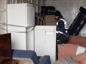 Dolap ve çekyatlardan toz esrar çıktı