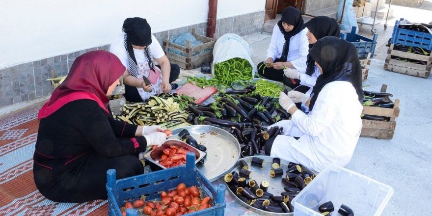 Bacıyan-ı Meram ev ekonomisine katkı sağlıyor