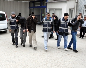 Araçlarının yakıtı bitince mazot çalmışlar