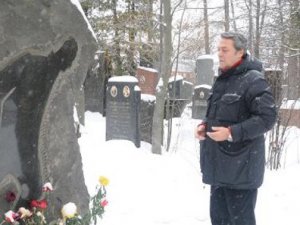 İnanır: Nazım Hikmet'in mezarı getirilmeli