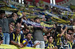 Fenerbahçeli taraftardan Terim'e taş