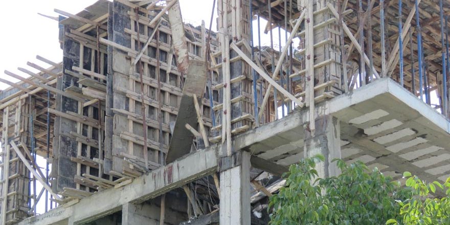Konya’da inşaatın çatısında kalıp çöktü: 4 yaralı