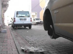 6 aracın lastikleri kesildi