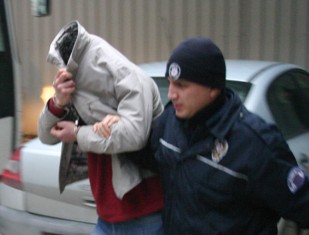 Kaçak sigarada 13 kişi serbest