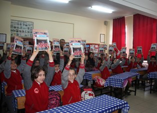 Minikler kendi masallarıyla büyüyecek