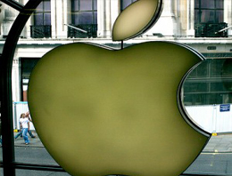 Apple bir günde 50 milyar dolar eridi