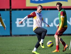 Sneijder derbide sahaya iniyor