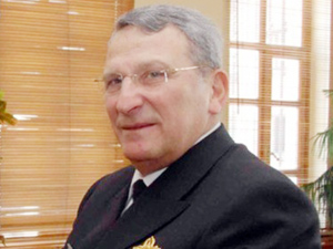 İstifa eden Amiral’in kızının odasına gizli kamera