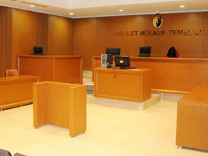 İlk defa bir avukat başörtüsüyle davaya girdi
