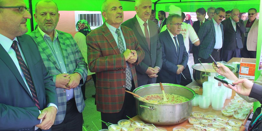 Zirve Sürücü Kursu'ndan 2 bin kişilik aşure ikramı