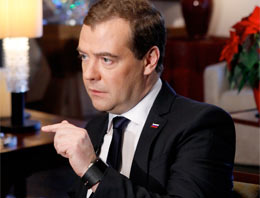 Medvedev'den Esad'a Kaddafi uyarısı