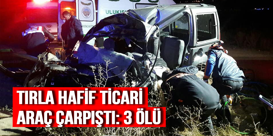Niğde'de tırla hafif ticari araç çarpıştı: 3 ölü