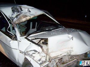 Otomobil kamyonla çarpıştı aynı aileden 4 kişi yaralandı