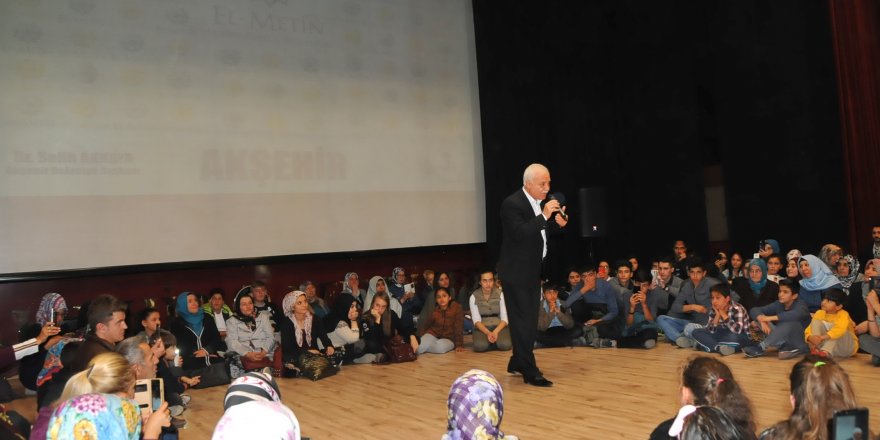 Hatipoğlu, Akşehir'de konferansa katıldı