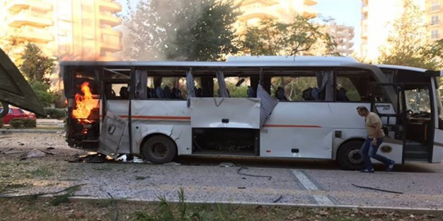 Mersin’de polis servis aracına bombalı saldırı