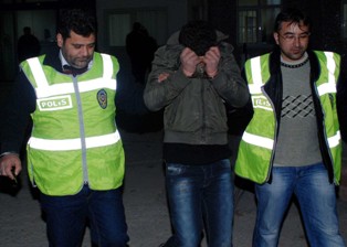 Mahalleli dövüp polise teslim etti