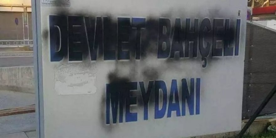 ’Devlet Bahçeli Meydanı’ tabelasına saldırı