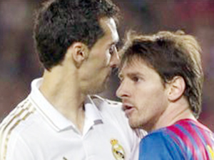 Messi Arbeloa’yı dövüyordu