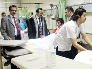 Rektör gökbel, yaralıları ziyaret etti
