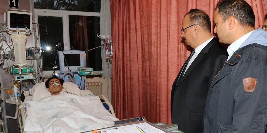 Vali Canbolat’tan bıçaklanan lise öğrencisine ziyaret