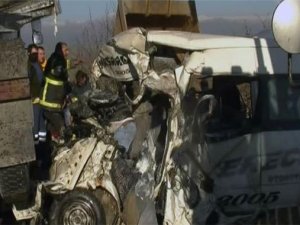 Kahramanmaraş'ta TIR ile minibüs çarpıştı: 10 ölü