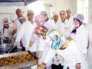 Aşçılık kursiyerleri belgelerini aldı