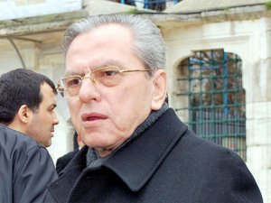 Necdet Menzir yaşamını yitirdi