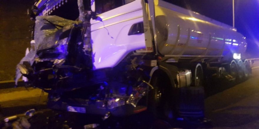 Tanker Tıra Çarptı: 1 Ölü