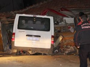 3 kişiye çarpıp gecekonduya girdi