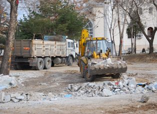 Belediye hala park peşinde!