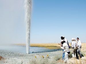 Kuyudan 50 metre su fışkırdı
