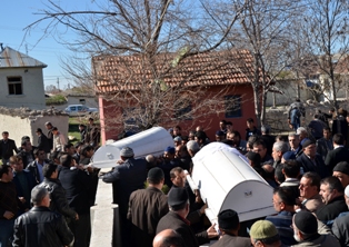 Çayda boğulan 2 kişi toprağa verildi