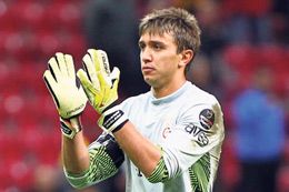 Muslera'dan büyük hata
