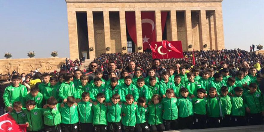 Konyaspor’lu minikler Atatürk’ü  Anıtkabir’de andı