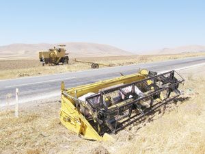 Otomobil biçerdövere arkadan çarptı: 1 ölü