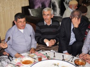 Onu, Bakan Davutoğlu'na benzetiyorlar