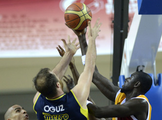 Fenerbahçe basketbolda Galatasaray'ı geçti