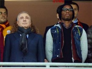 Taraftardan Drogba'ya pankart