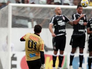 Kaleciden akıl dolu firikik golü!